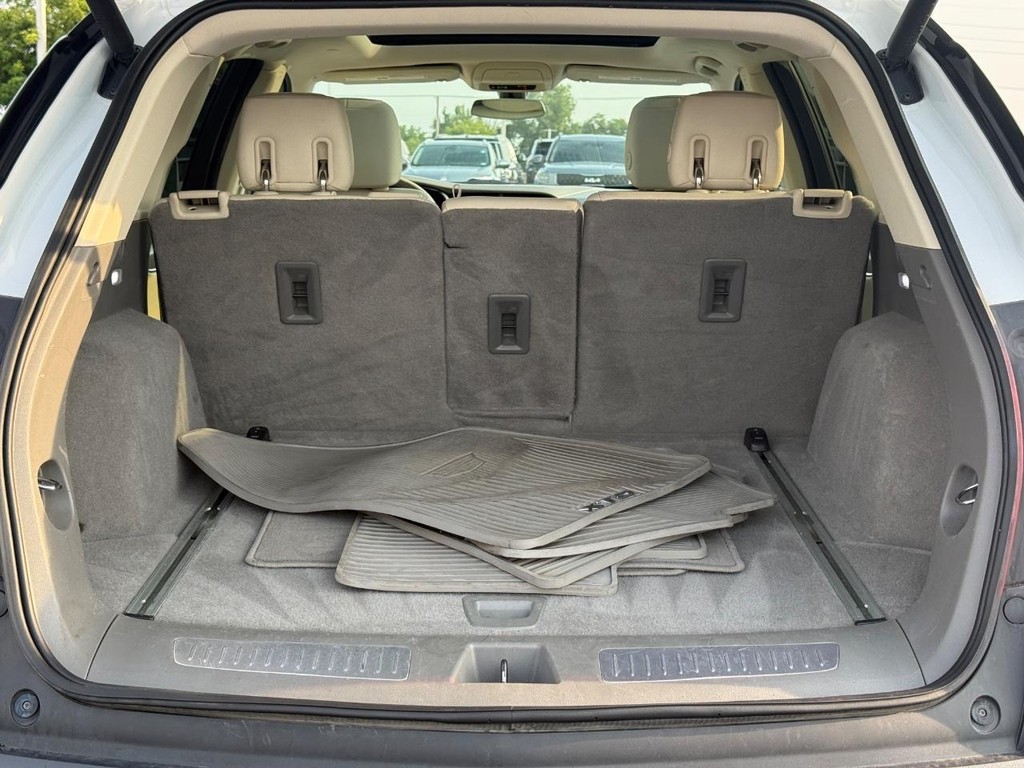 Cadillac XT5 Vehicle Full-screen Gallery Image 06
