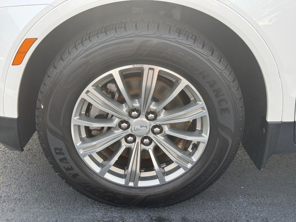 Cadillac XT5 Vehicle Full-screen Gallery Image 07