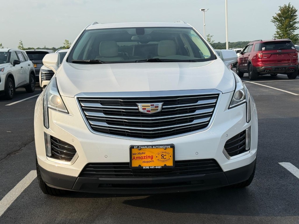 Cadillac XT5 Vehicle Full-screen Gallery Image 09