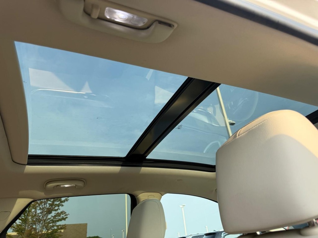 Cadillac XT5 Vehicle Full-screen Gallery Image 11