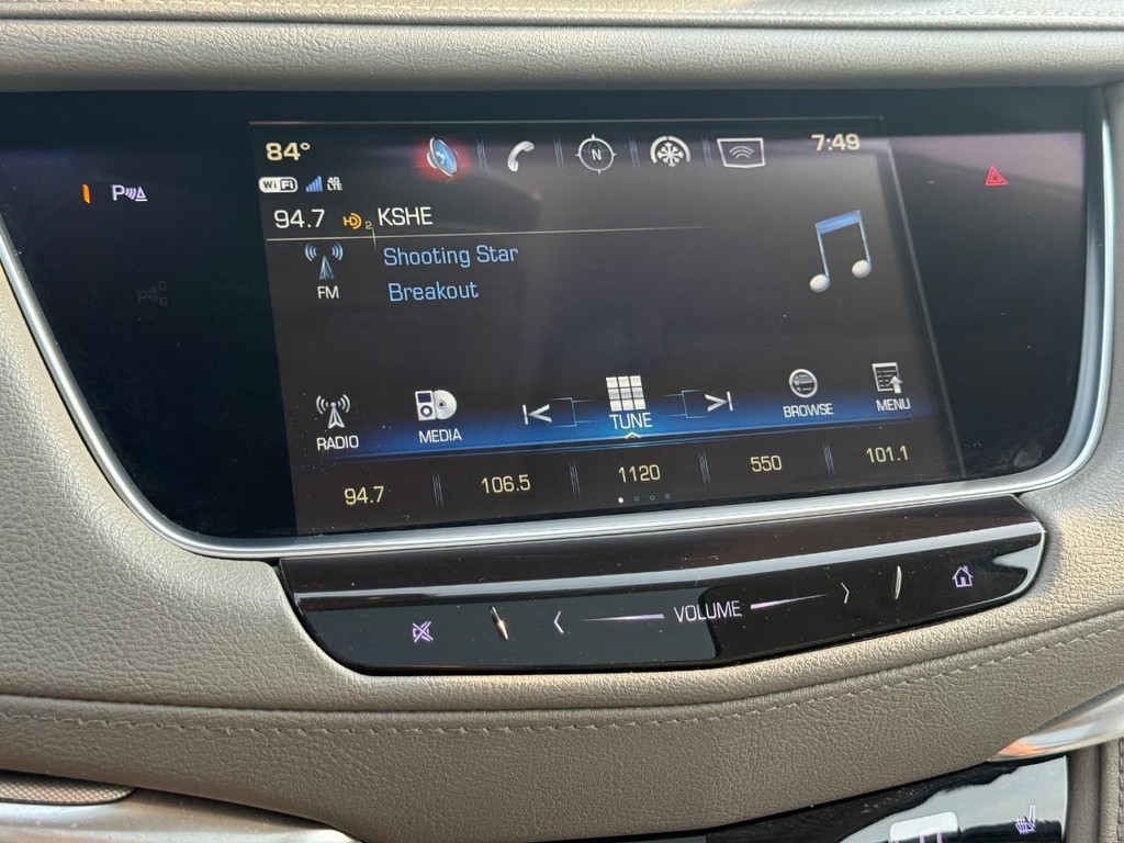 Cadillac XT5 Vehicle Full-screen Gallery Image 17