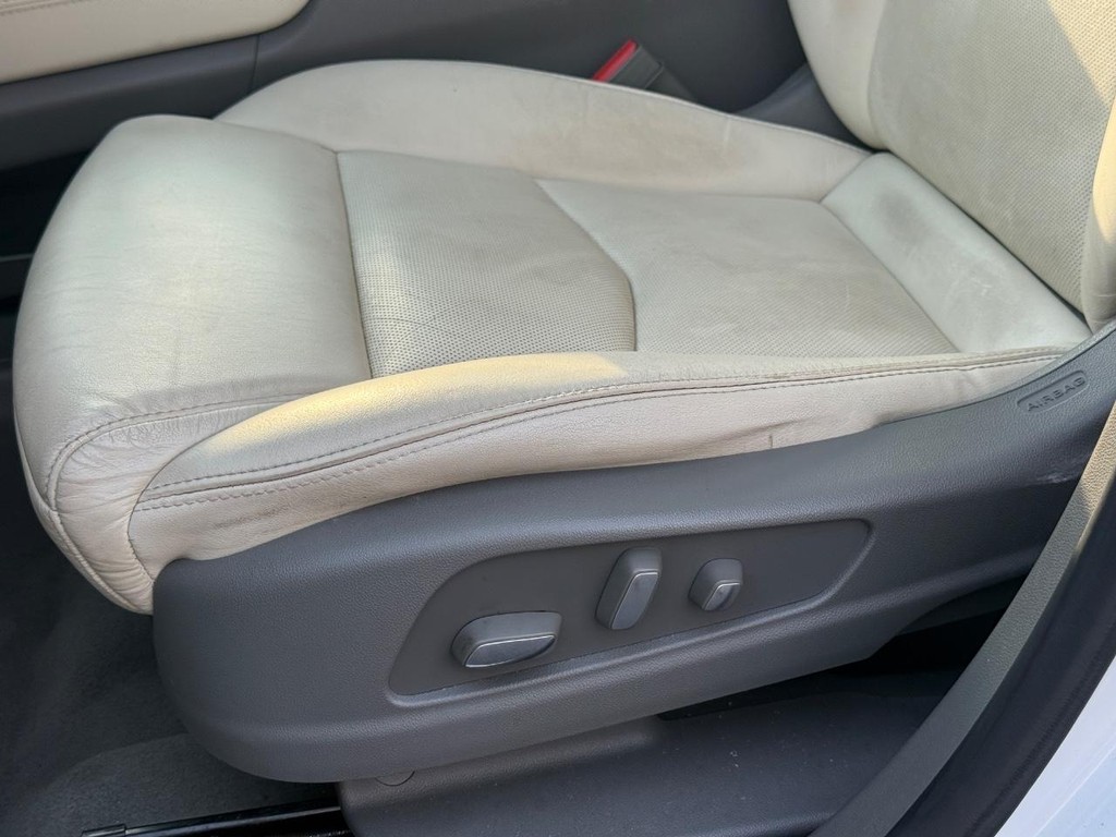 Cadillac XT5 Vehicle Full-screen Gallery Image 25