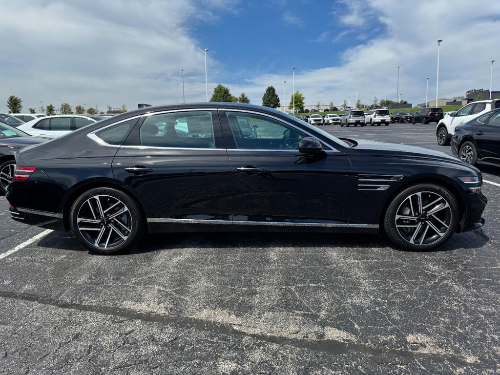 Genesis G80 Vehicle Full-screen Gallery Image 02