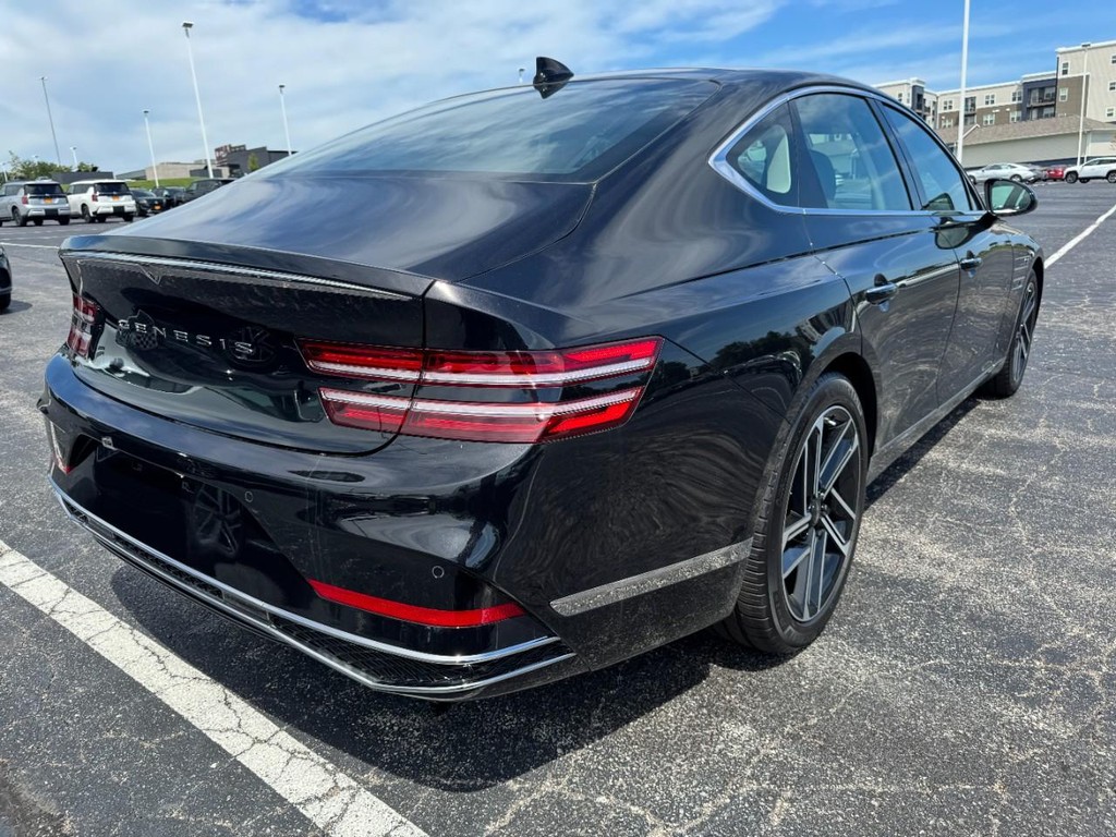 Genesis G80 Vehicle Full-screen Gallery Image 03
