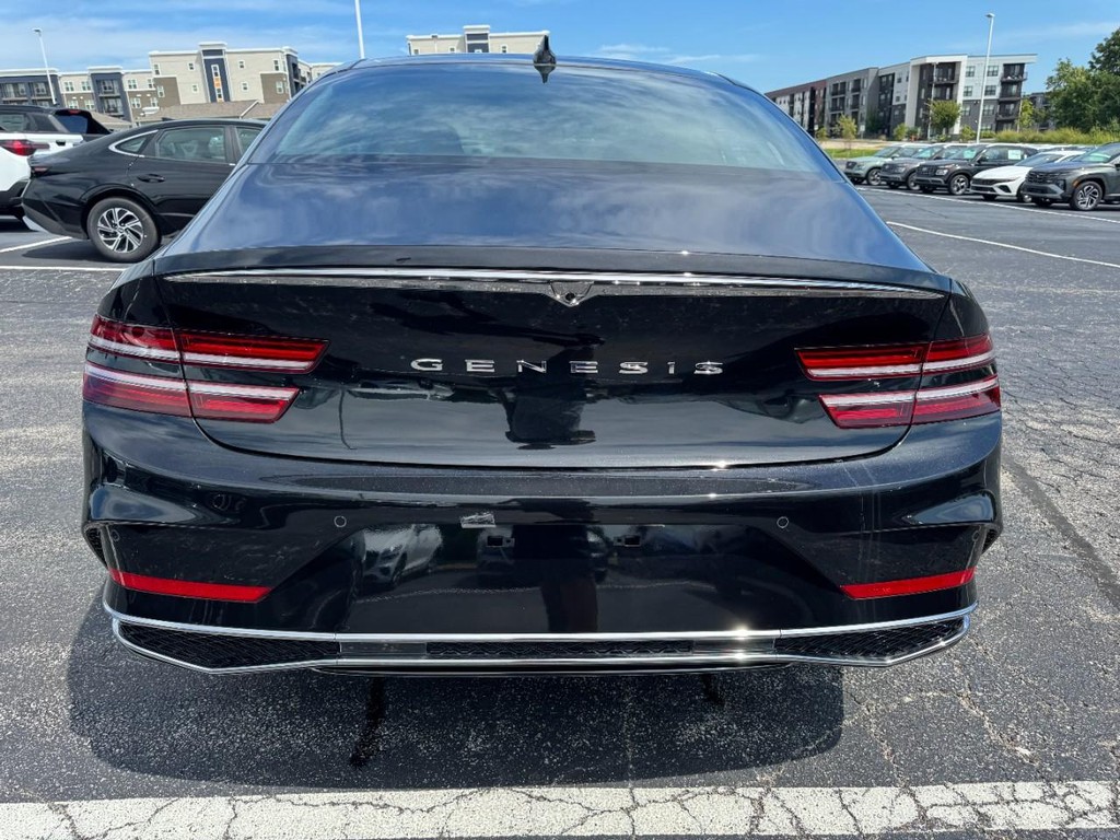 Genesis G80 Vehicle Full-screen Gallery Image 04