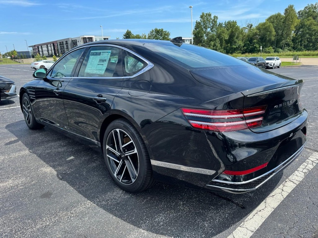 Genesis G80 Vehicle Full-screen Gallery Image 05