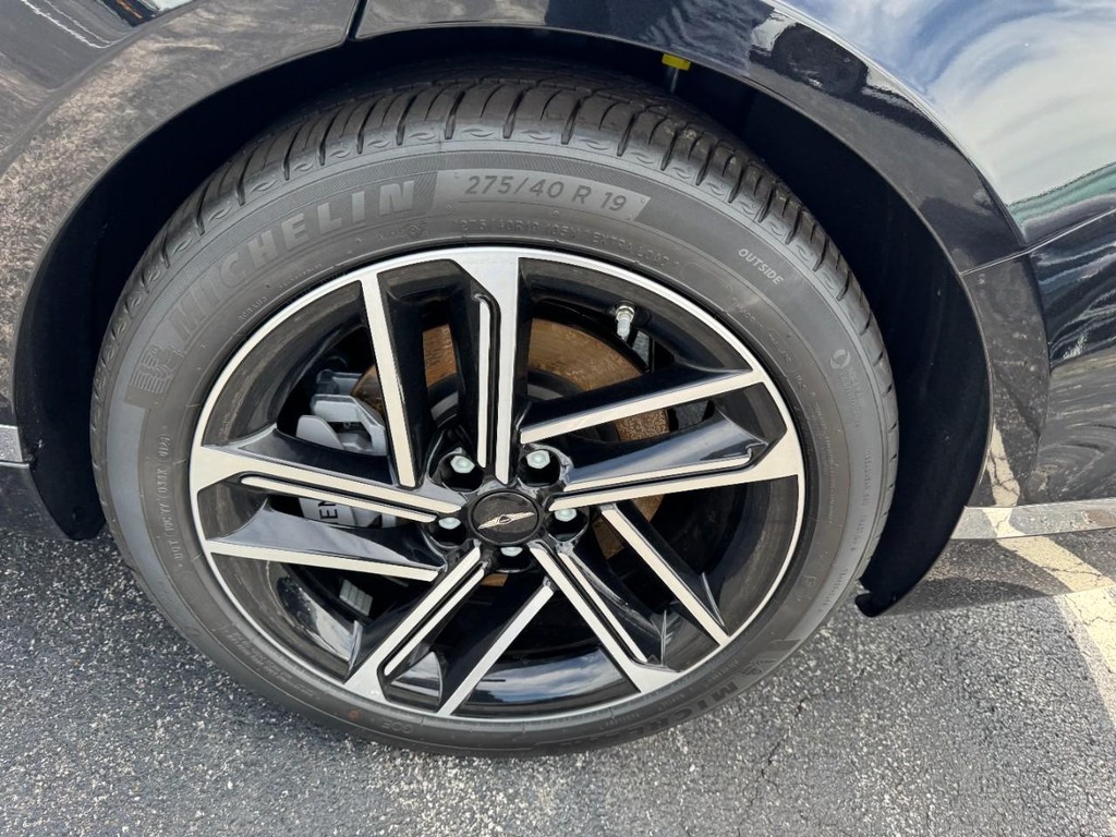 Genesis G80 Vehicle Full-screen Gallery Image 06