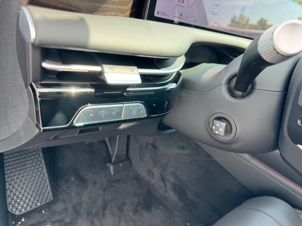 Genesis G80 Vehicle Full-screen Gallery Image 12