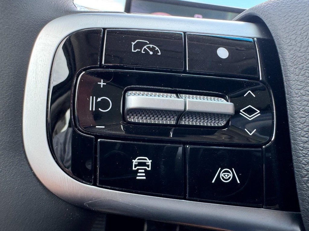 Genesis G80 Vehicle Full-screen Gallery Image 13