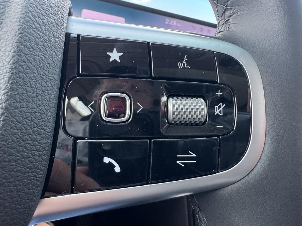 Genesis G80 Vehicle Full-screen Gallery Image 14