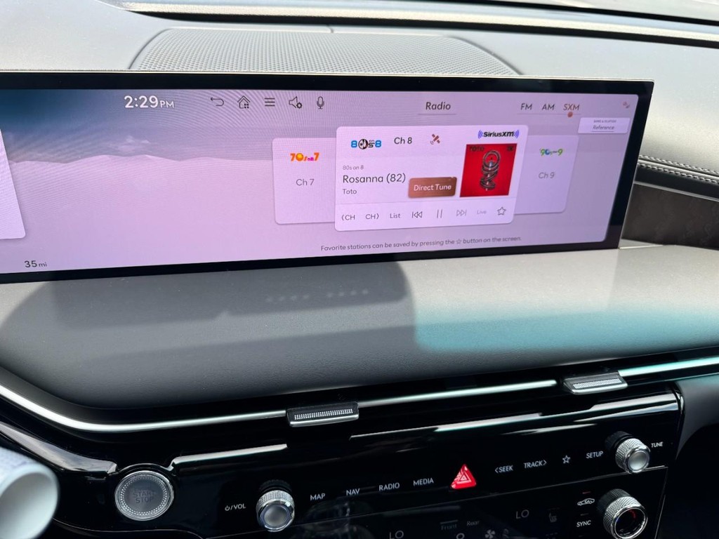 Genesis G80 Vehicle Full-screen Gallery Image 16