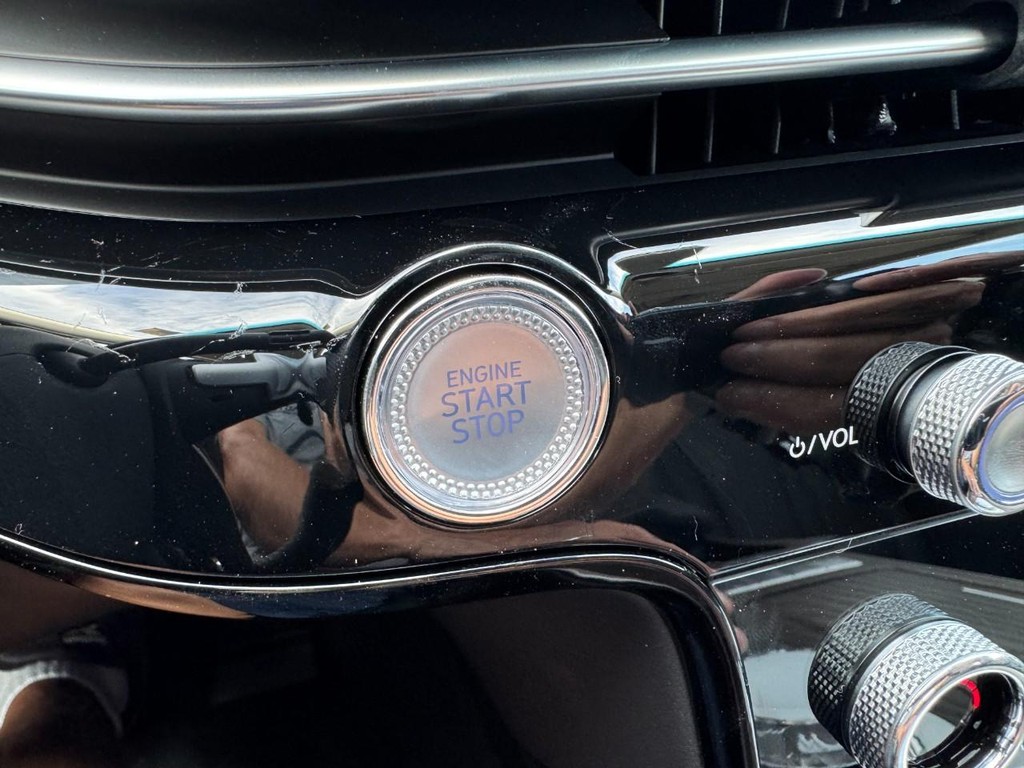 Genesis G80 Vehicle Full-screen Gallery Image 19