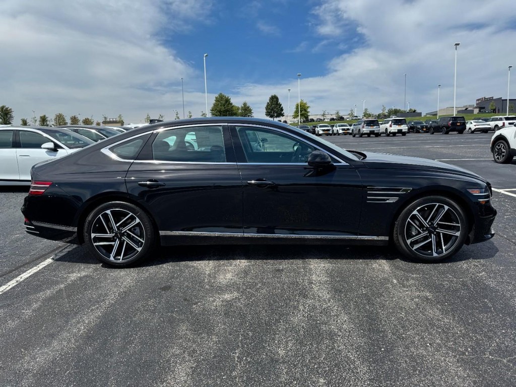 Genesis G80 Vehicle Full-screen Gallery Image 02