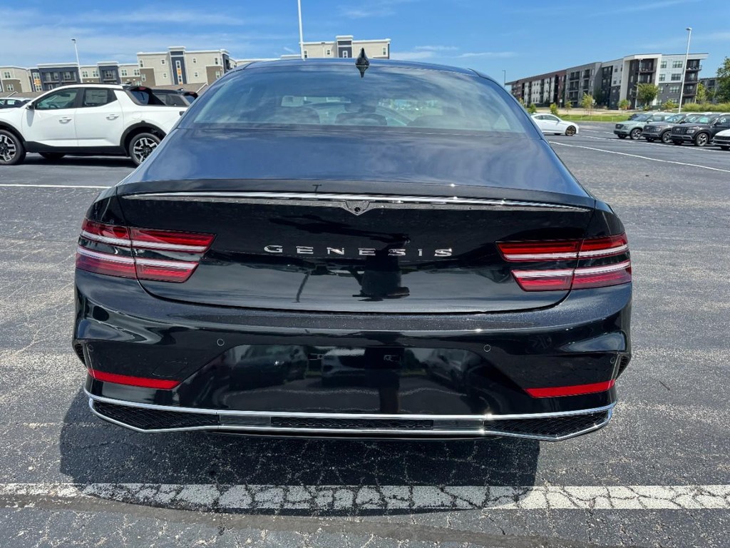 Genesis G80 Vehicle Full-screen Gallery Image 04