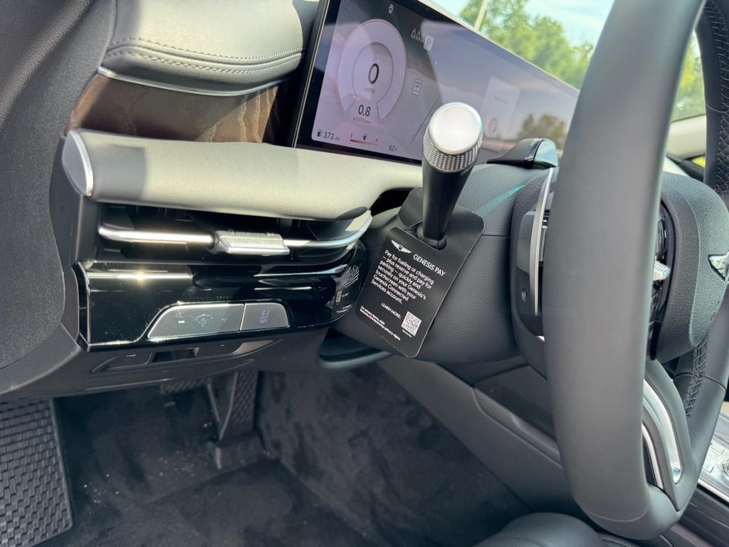 Genesis G80 Vehicle Full-screen Gallery Image 12