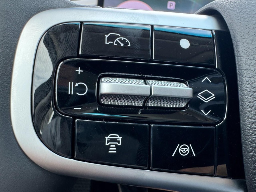 Genesis G80 Vehicle Full-screen Gallery Image 13