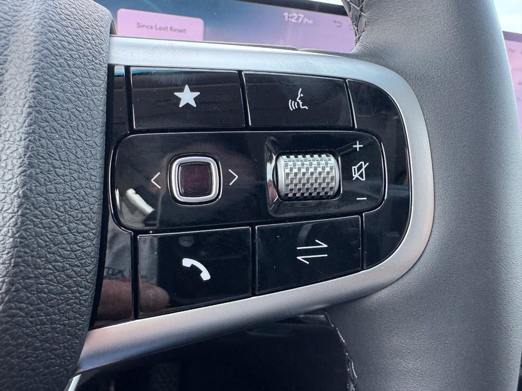 Genesis G80 Vehicle Full-screen Gallery Image 14
