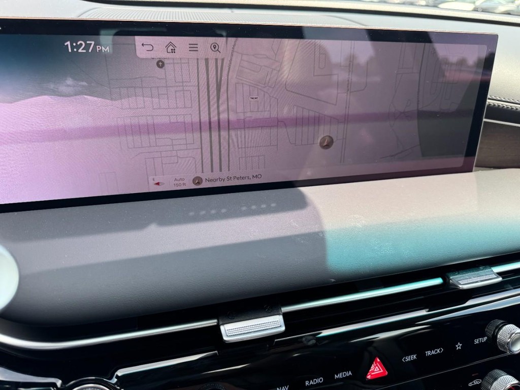 Genesis G80 Vehicle Full-screen Gallery Image 17