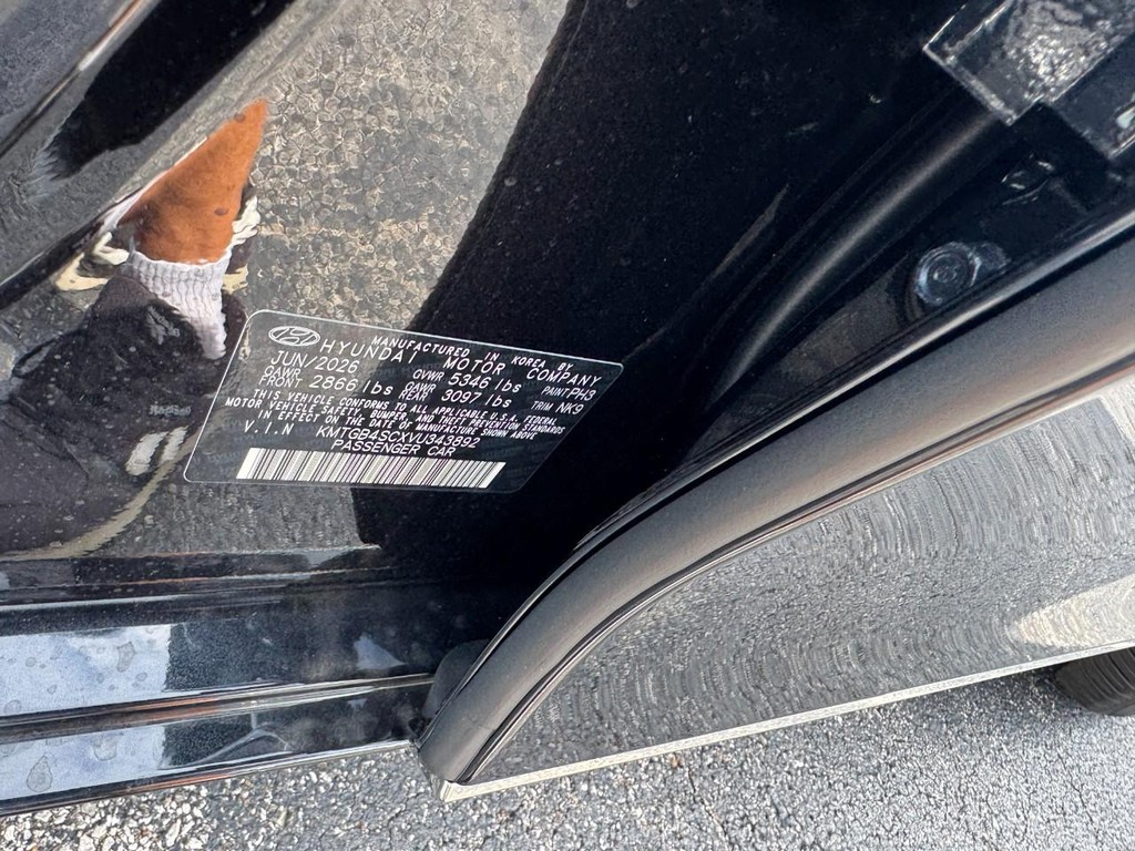 Genesis G80 Vehicle Full-screen Gallery Image 20
