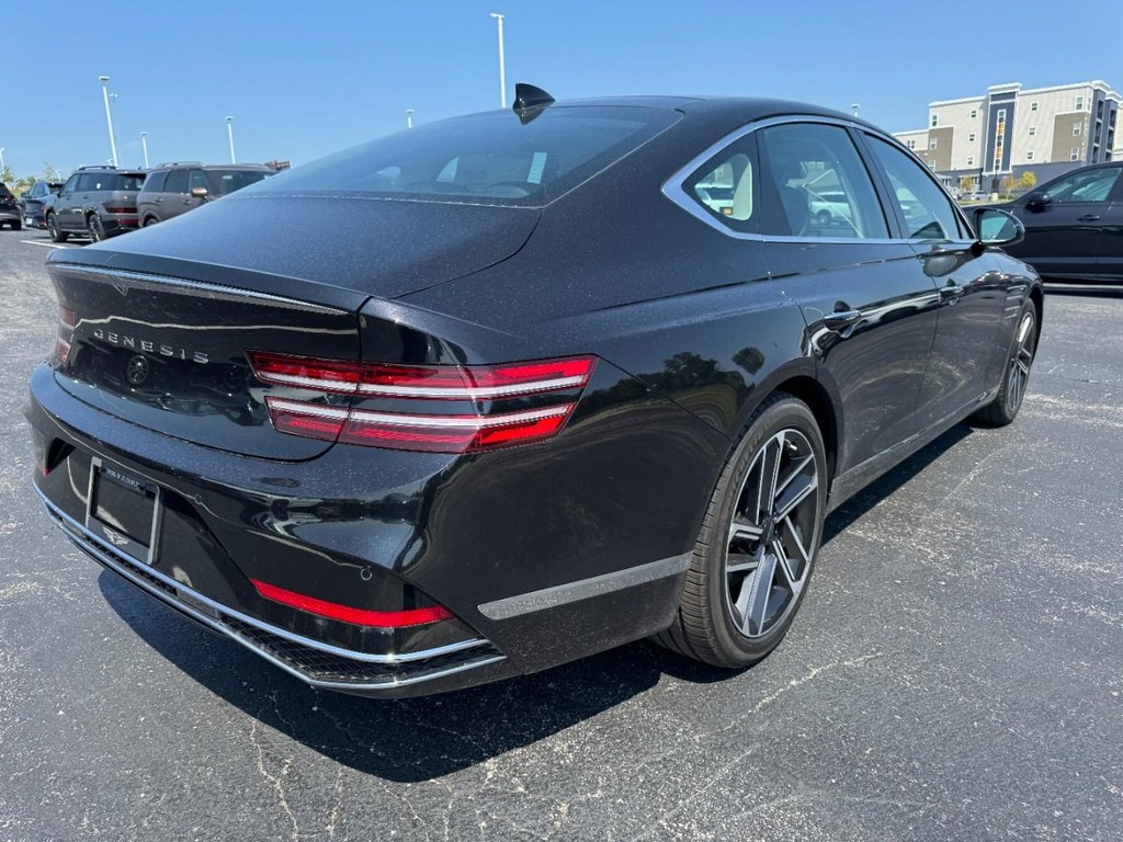 Genesis G80 Vehicle Full-screen Gallery Image 03