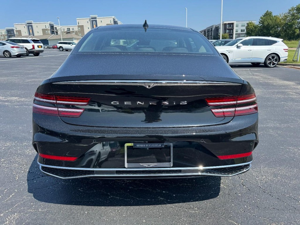 Genesis G80 Vehicle Full-screen Gallery Image 04