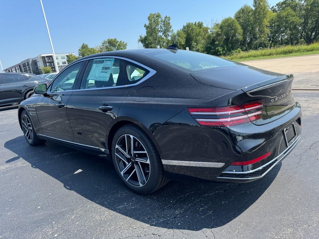 Genesis G80 Vehicle Full-screen Gallery Image 05