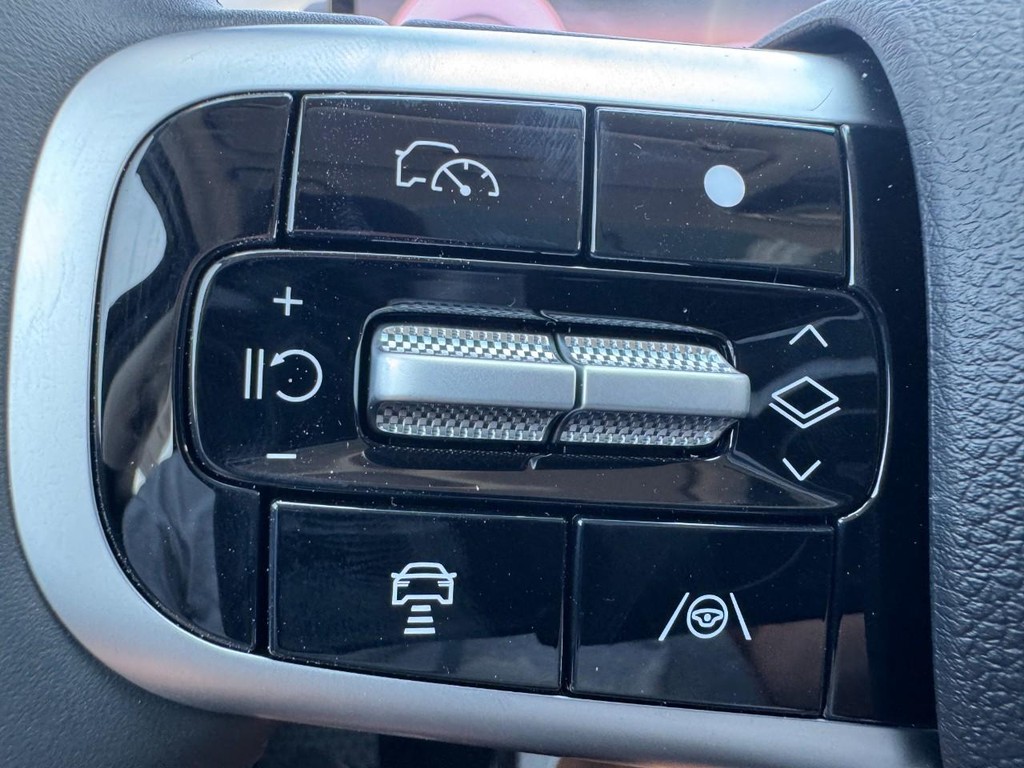 Genesis G80 Vehicle Full-screen Gallery Image 14