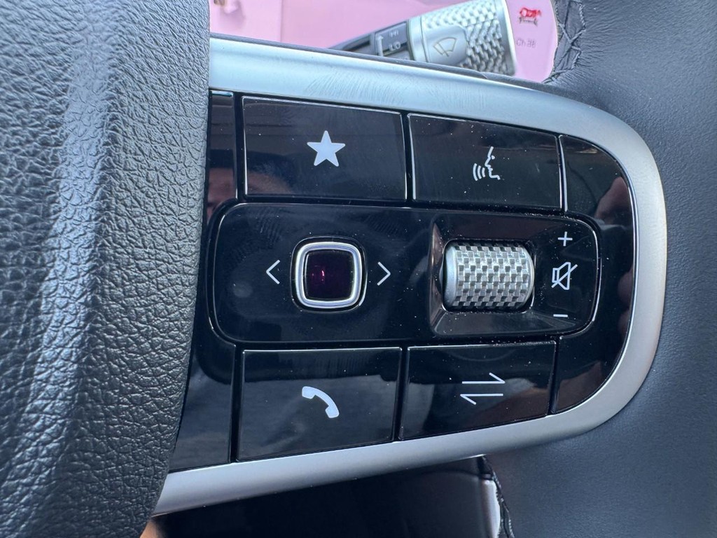 Genesis G80 Vehicle Full-screen Gallery Image 15