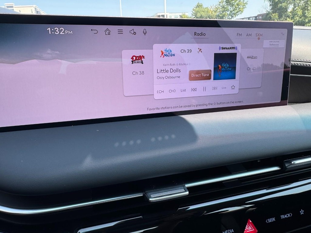Genesis G80 Vehicle Full-screen Gallery Image 16