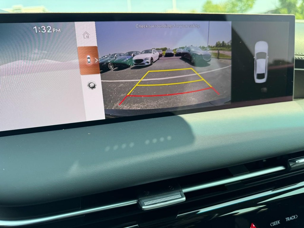 Genesis G80 Vehicle Full-screen Gallery Image 18