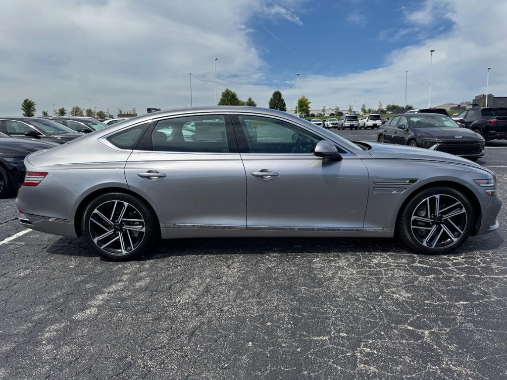 Genesis G80 Vehicle Full-screen Gallery Image 02