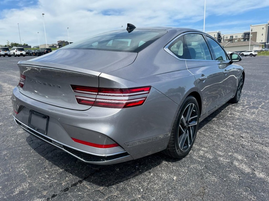 Genesis G80 Vehicle Full-screen Gallery Image 03