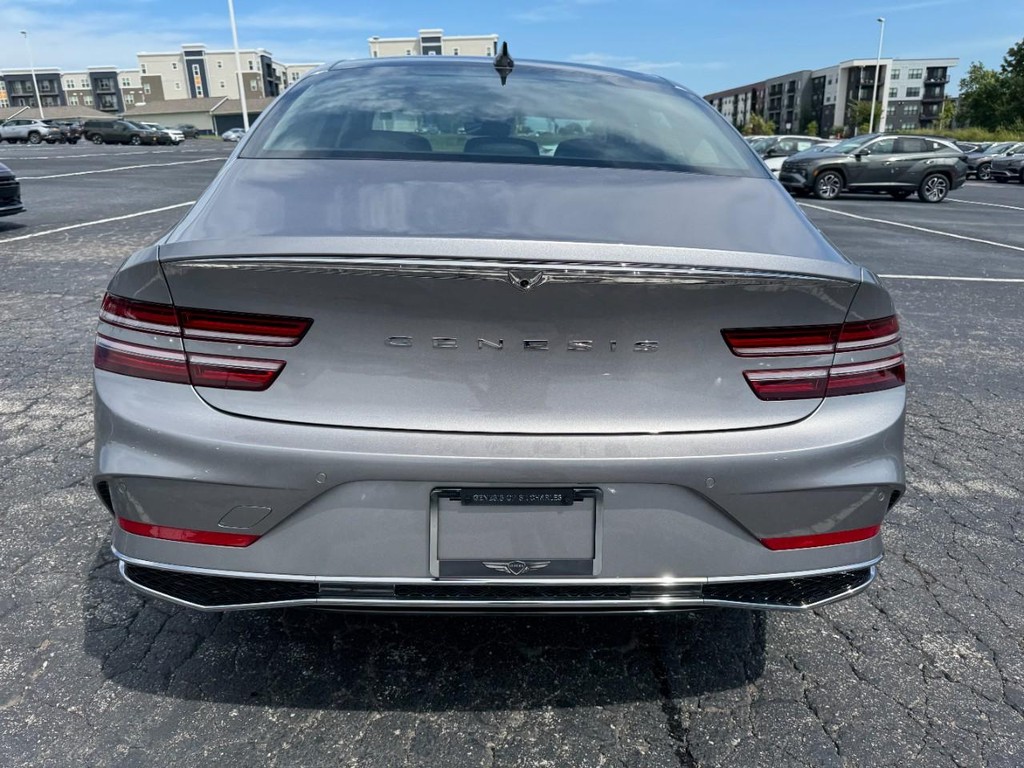 Genesis G80 Vehicle Full-screen Gallery Image 04