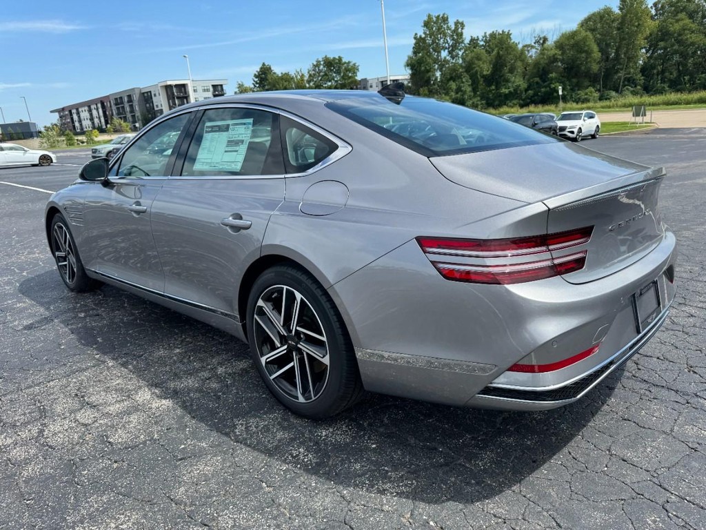 Genesis G80 Vehicle Full-screen Gallery Image 05