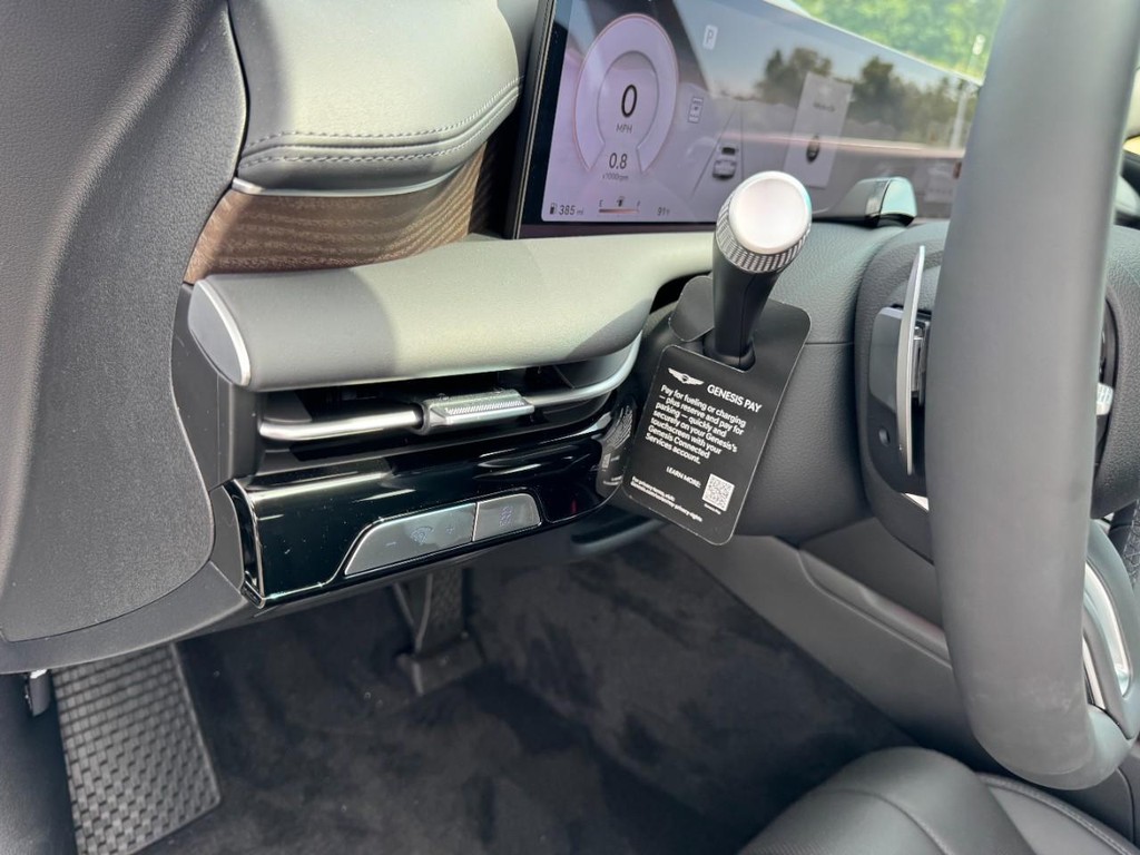 Genesis G80 Vehicle Full-screen Gallery Image 12