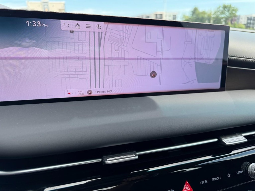 Genesis G80 Vehicle Full-screen Gallery Image 17
