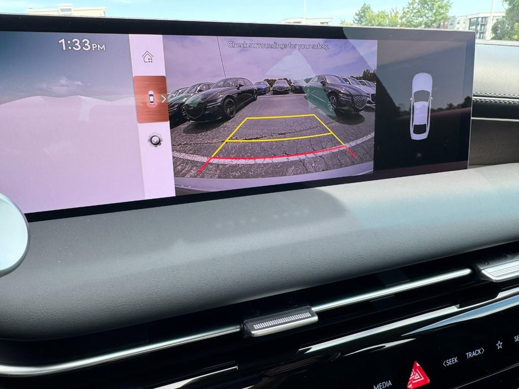 Genesis G80 Vehicle Full-screen Gallery Image 18
