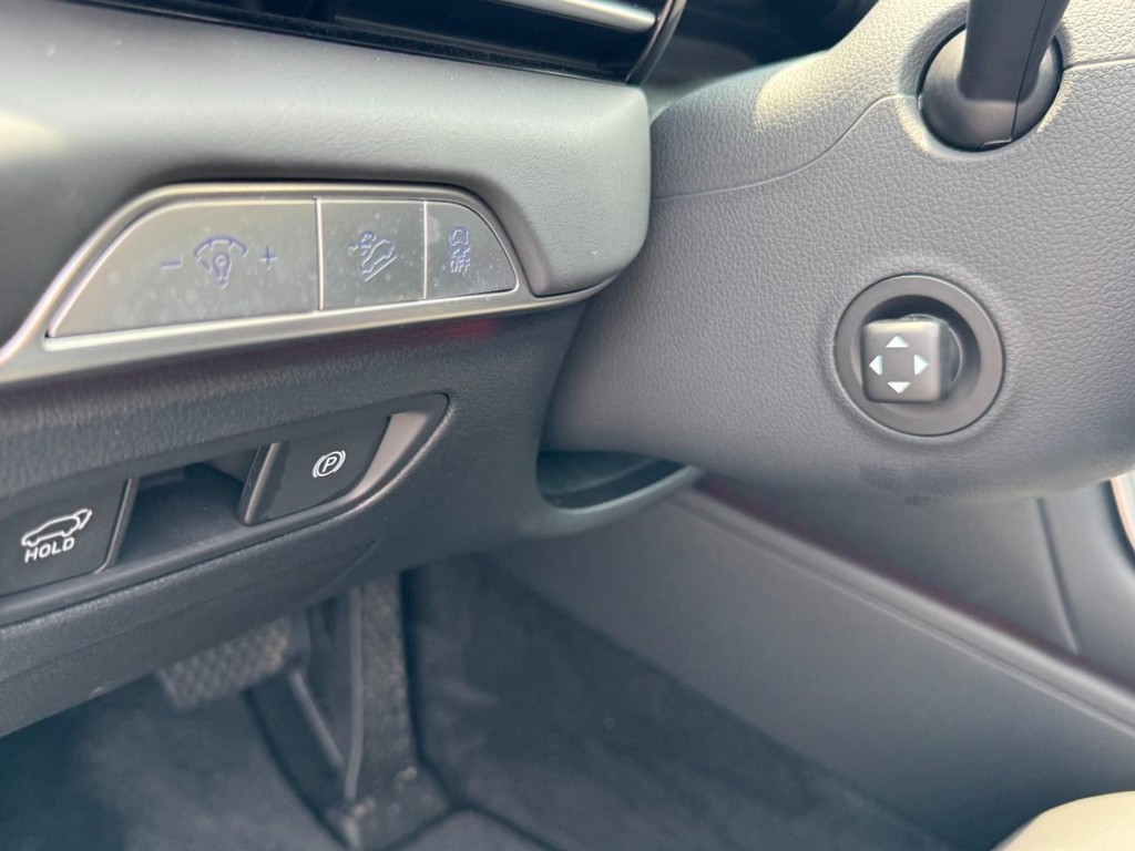 Genesis GV80 Vehicle Full-screen Gallery Image 17