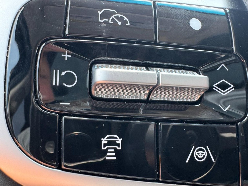 Genesis GV80 Vehicle Full-screen Gallery Image 18