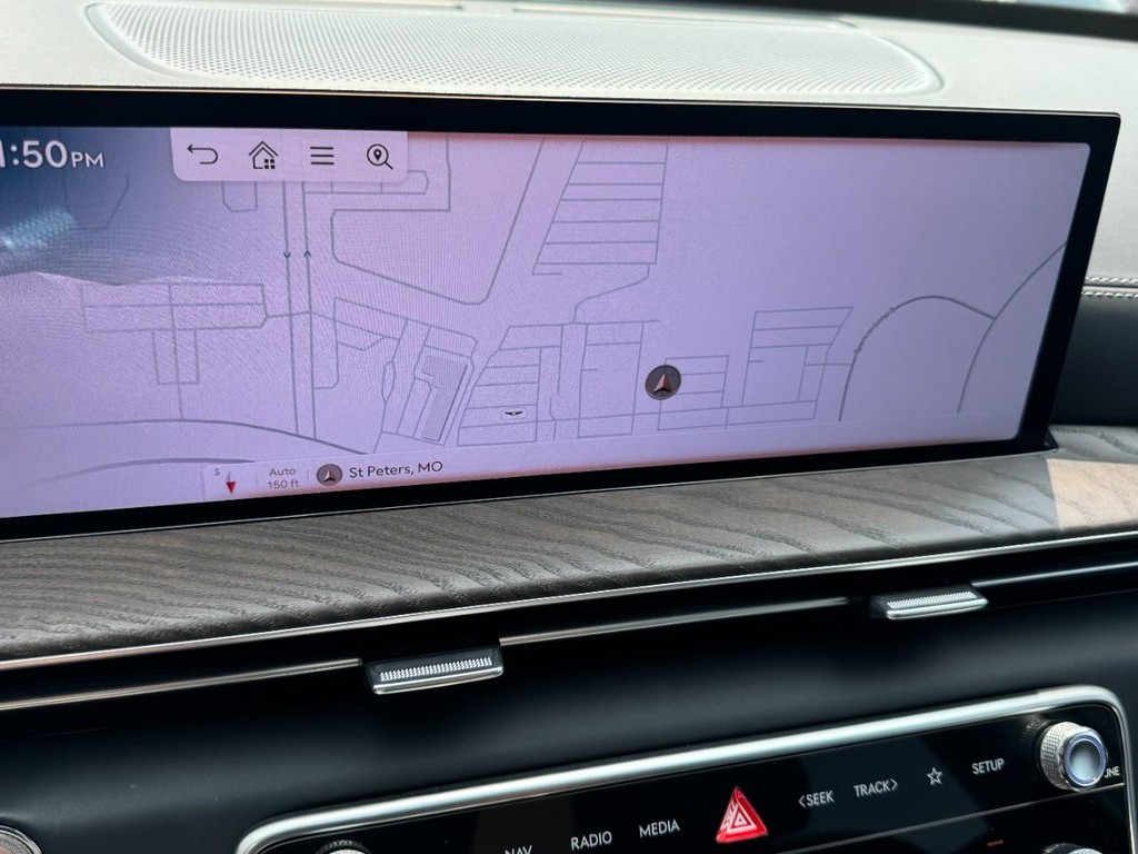 Genesis GV80 Vehicle Full-screen Gallery Image 22