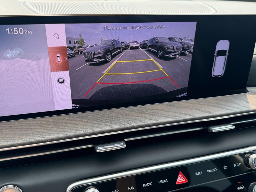 Genesis GV80 Vehicle Full-screen Gallery Image 23