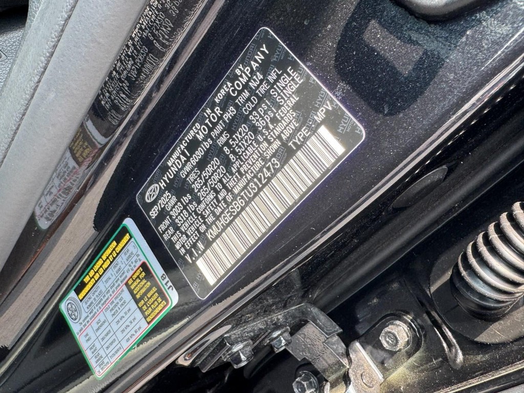 Genesis GV80 Vehicle Full-screen Gallery Image 26