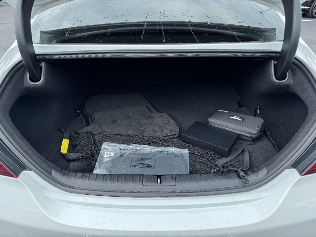 Genesis G70 Vehicle Full-screen Gallery Image 06