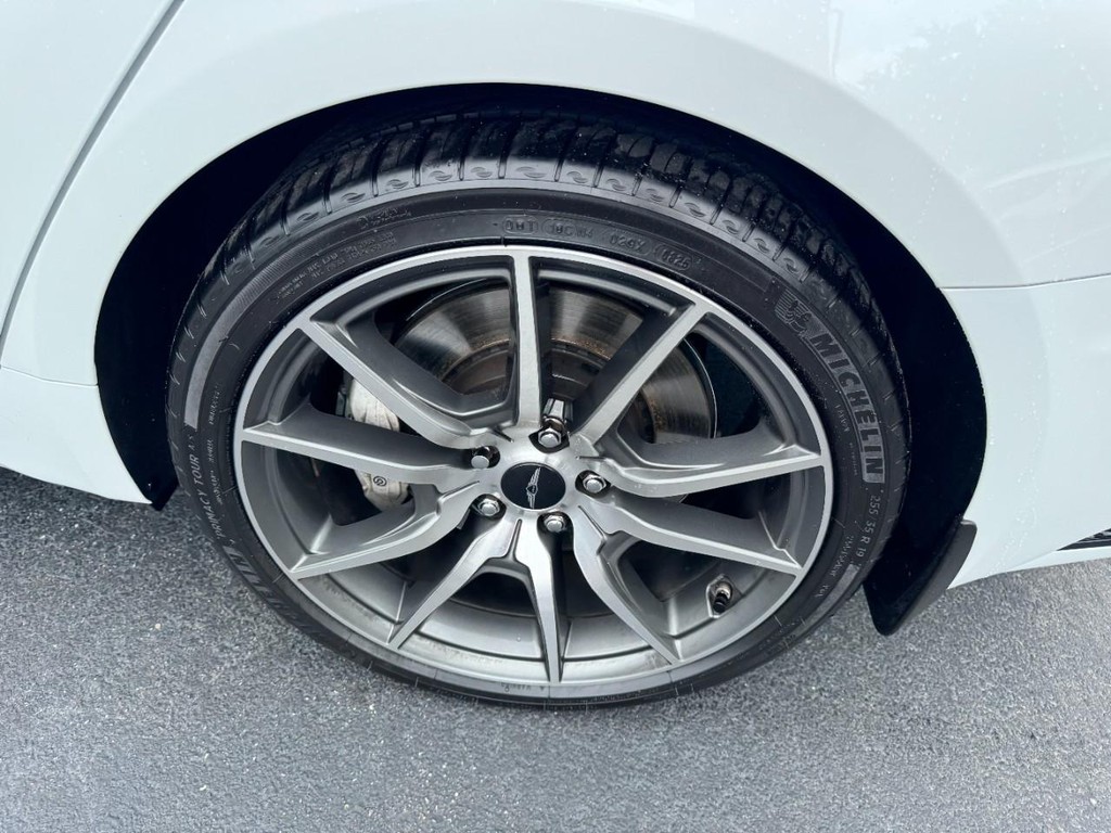 Genesis G70 Vehicle Full-screen Gallery Image 07