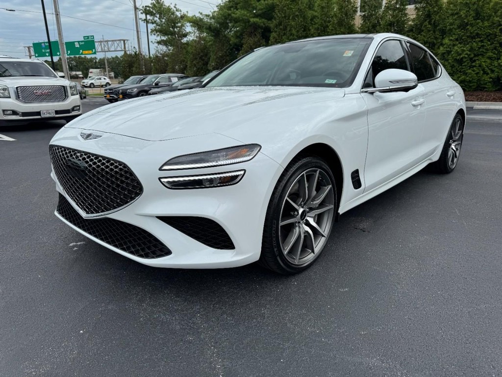 Genesis G70 Vehicle Full-screen Gallery Image 08
