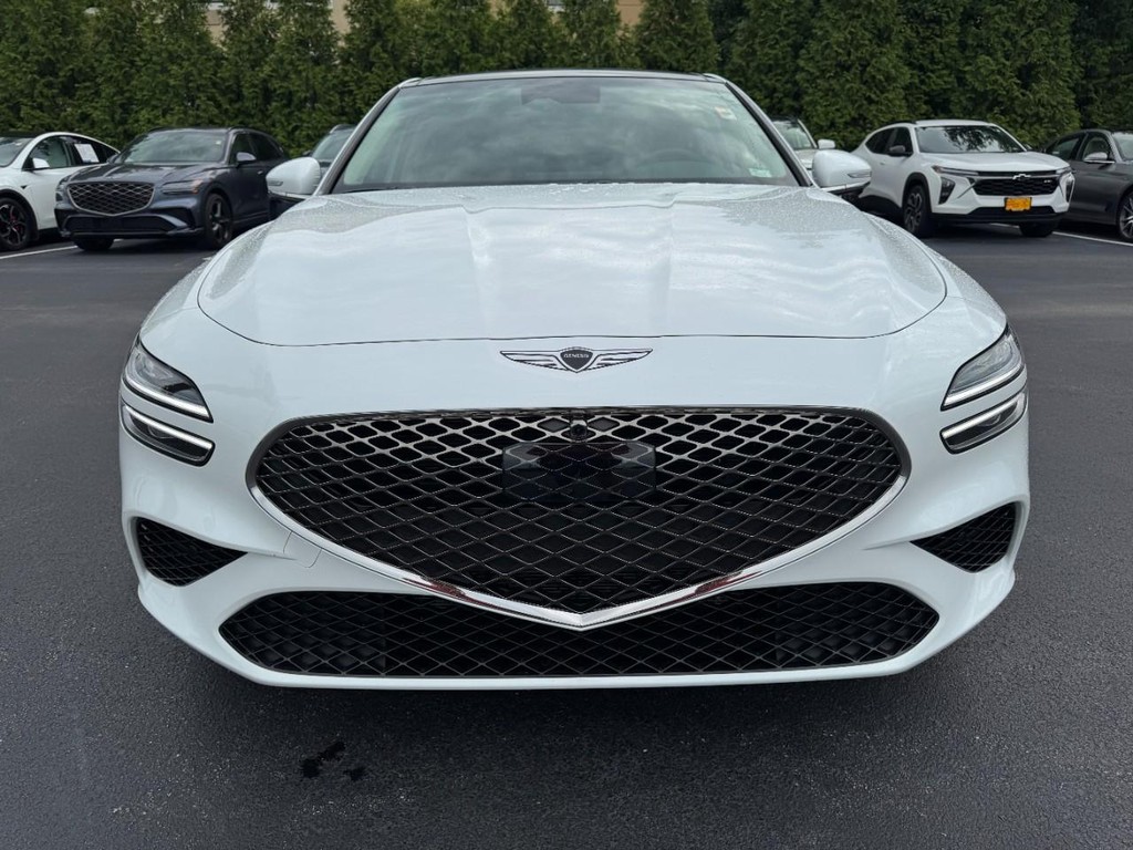Genesis G70 Vehicle Full-screen Gallery Image 09