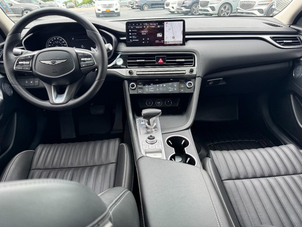 Genesis G70 Vehicle Full-screen Gallery Image 12