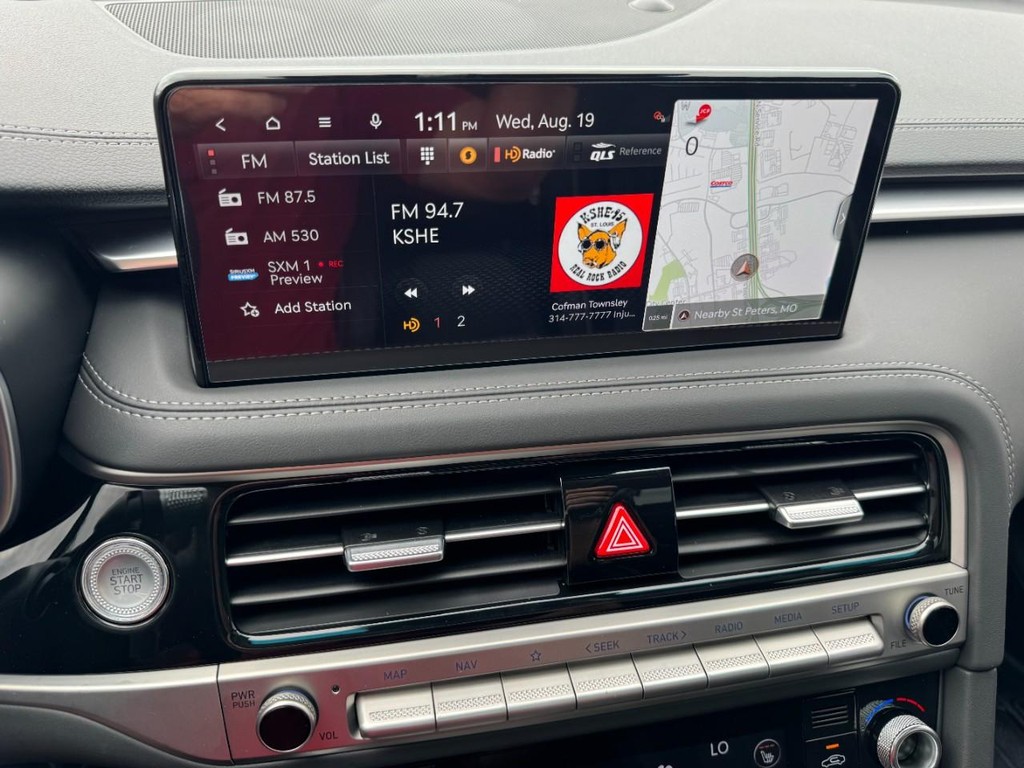 Genesis G70 Vehicle Full-screen Gallery Image 21