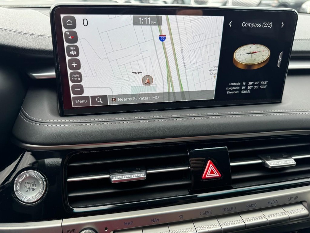 Genesis G70 Vehicle Full-screen Gallery Image 22