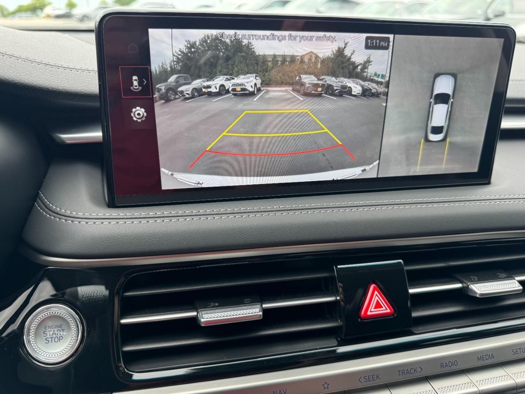 Genesis G70 Vehicle Full-screen Gallery Image 23